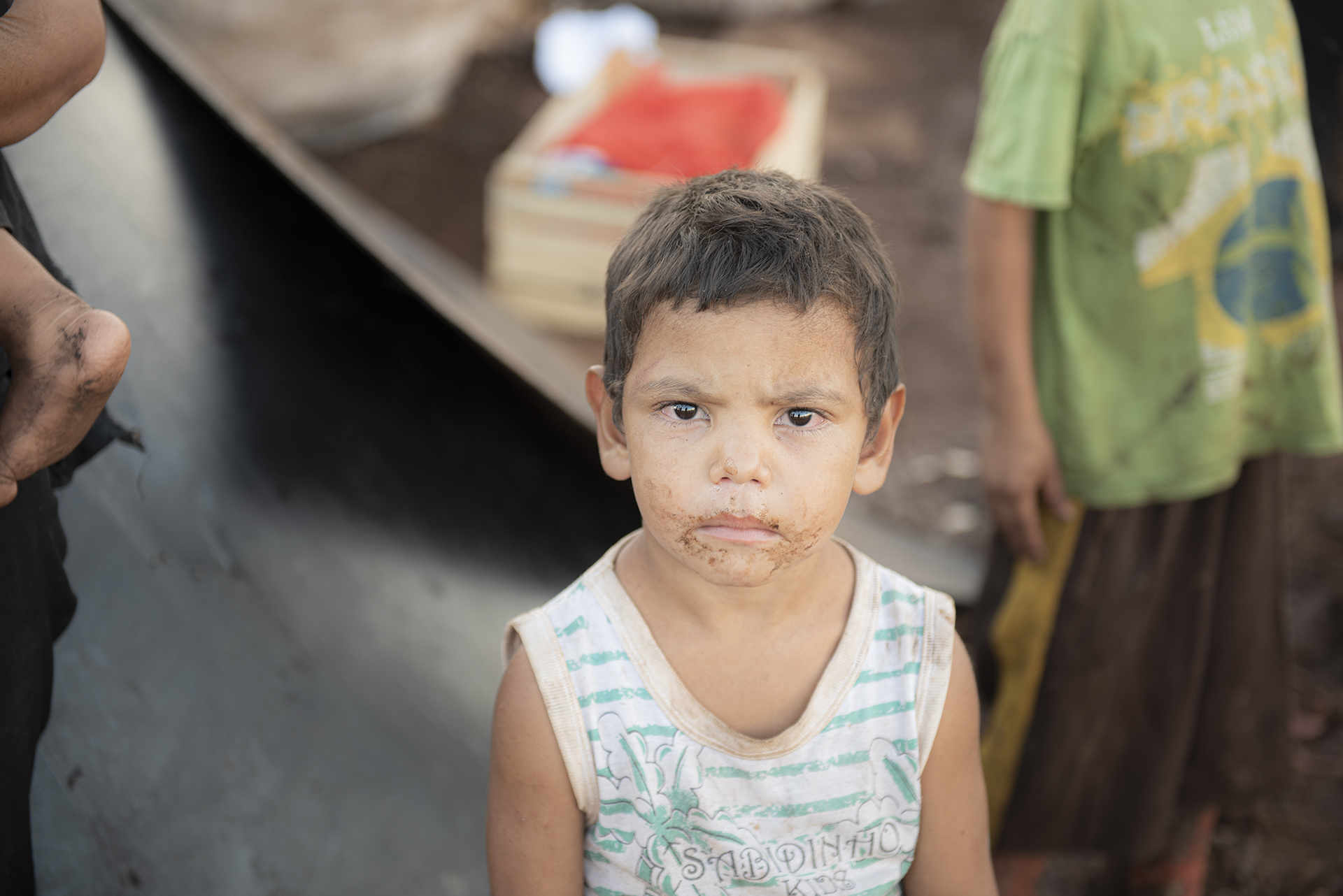 Criança e família assistida no Paraguai